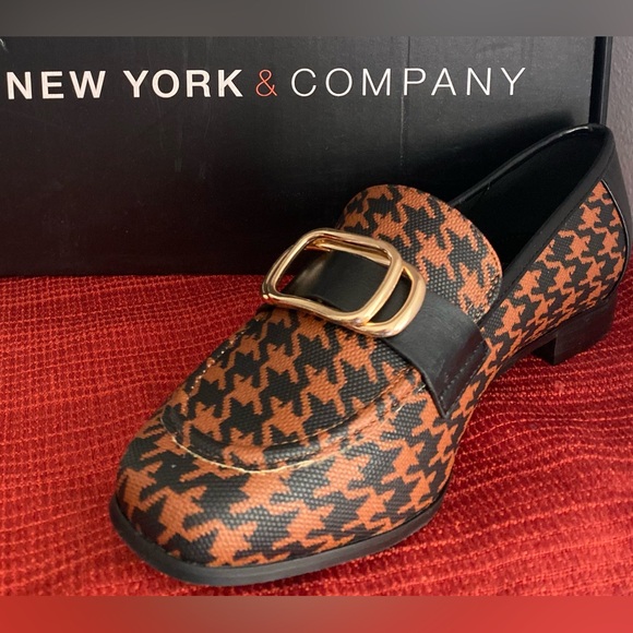 NY AND COMPANY.. WOMENS Brown Houndstooth Loafers with Gold Buckle - Picture 11 of 16